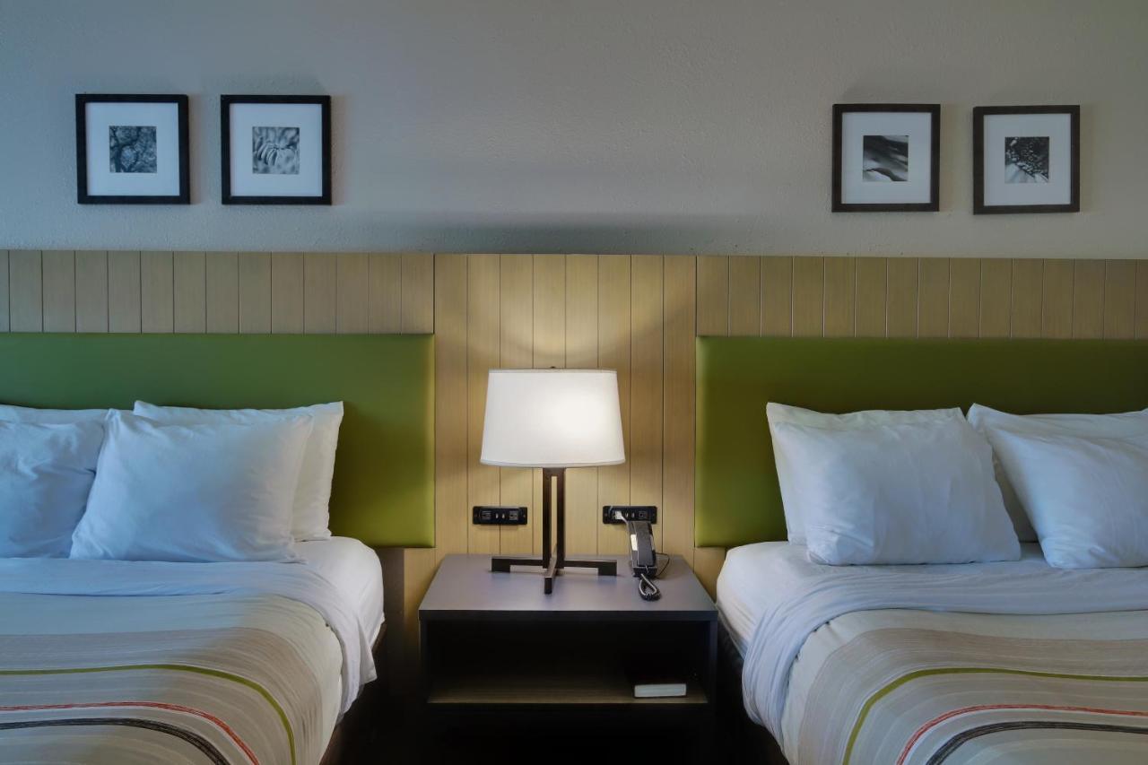 Country & By Radisson, Savannah Gateway, Ga