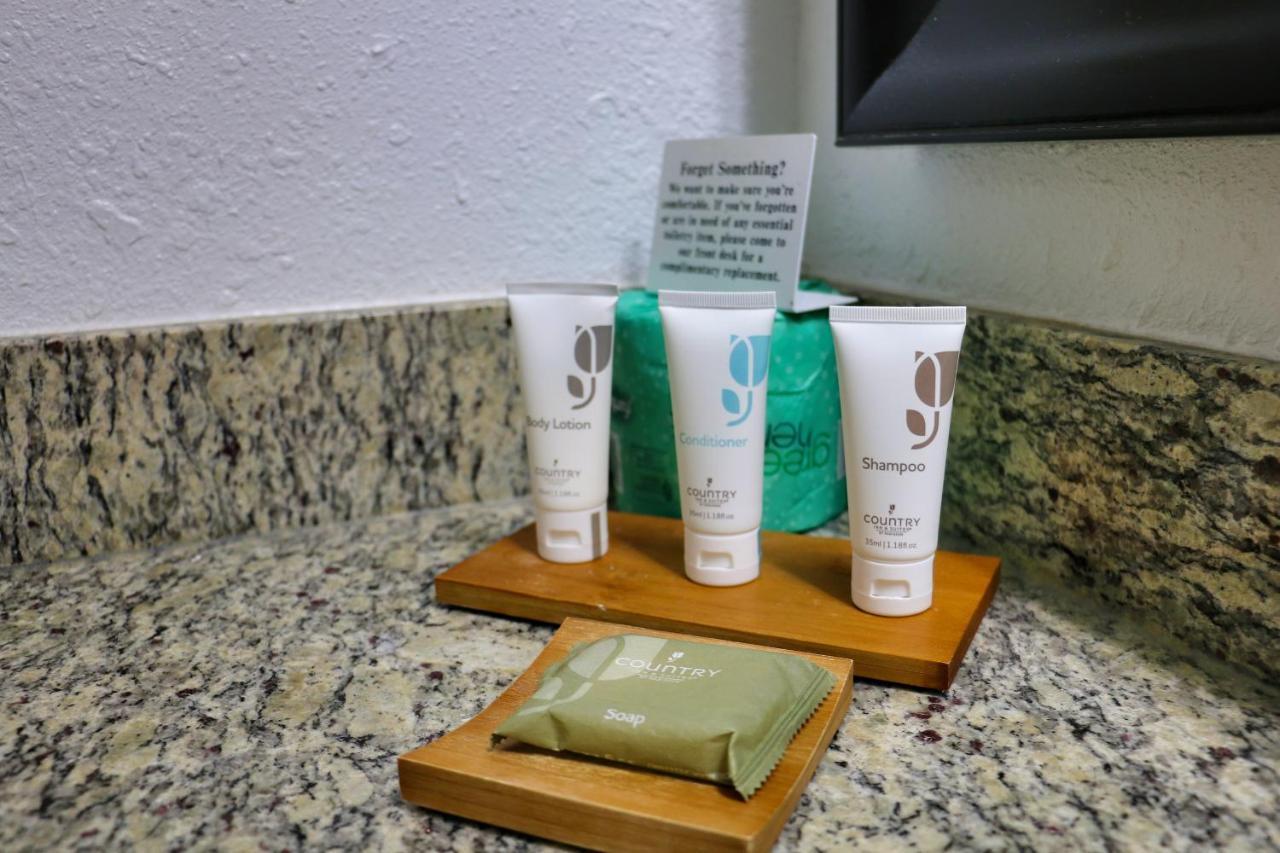 Country & By Radisson, Savannah Gateway, Ga