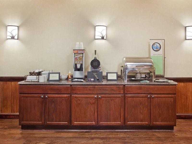 Country & By Radisson, Savannah Gateway, Ga