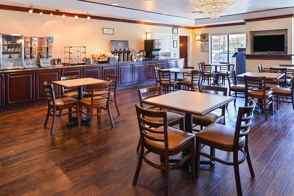 Hotel Country & By Radisson, Savannah Gateway, Ga Georgetown
